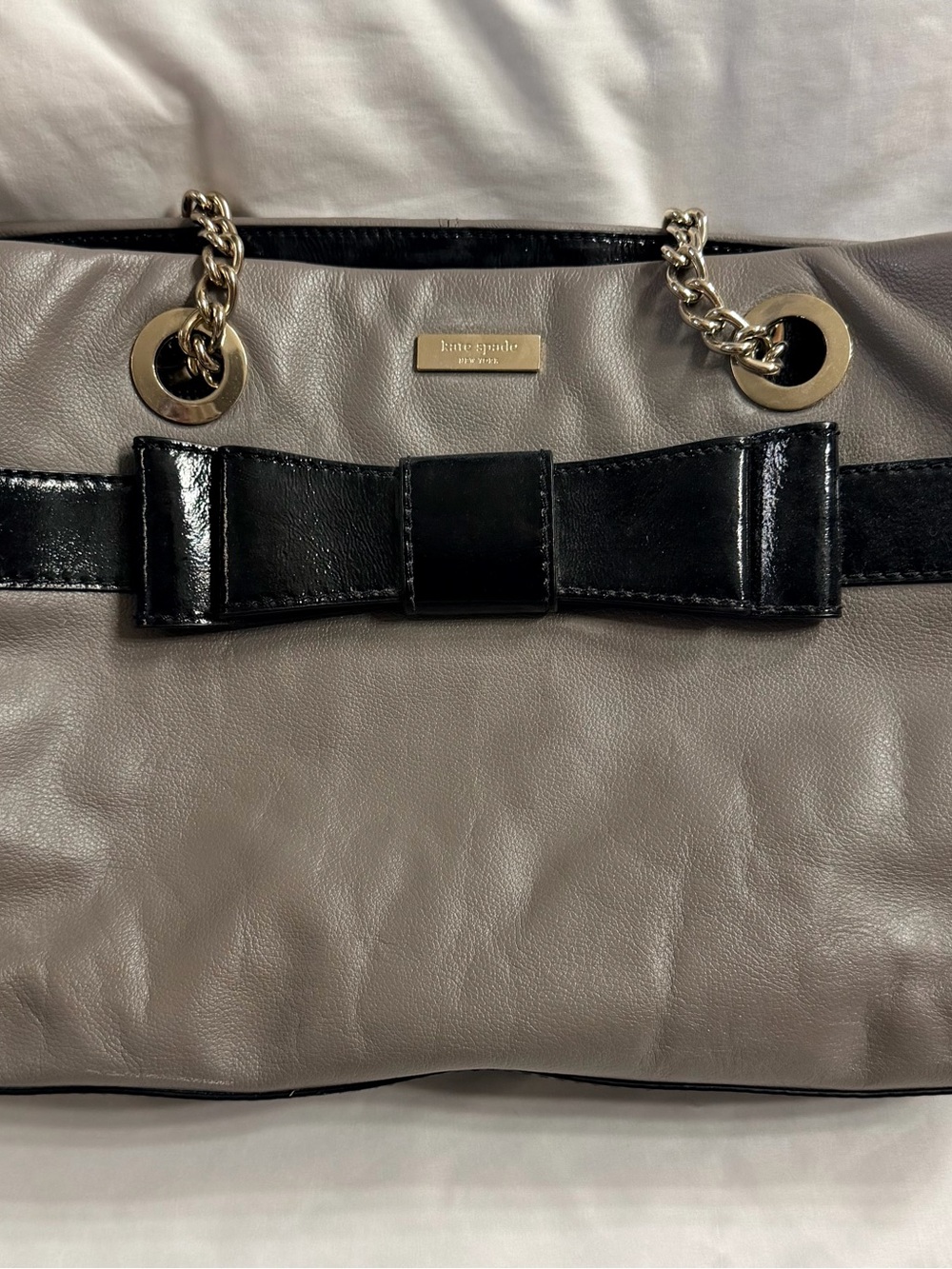 kate spade gray and black leather shoulder bag with bow and gold hardware